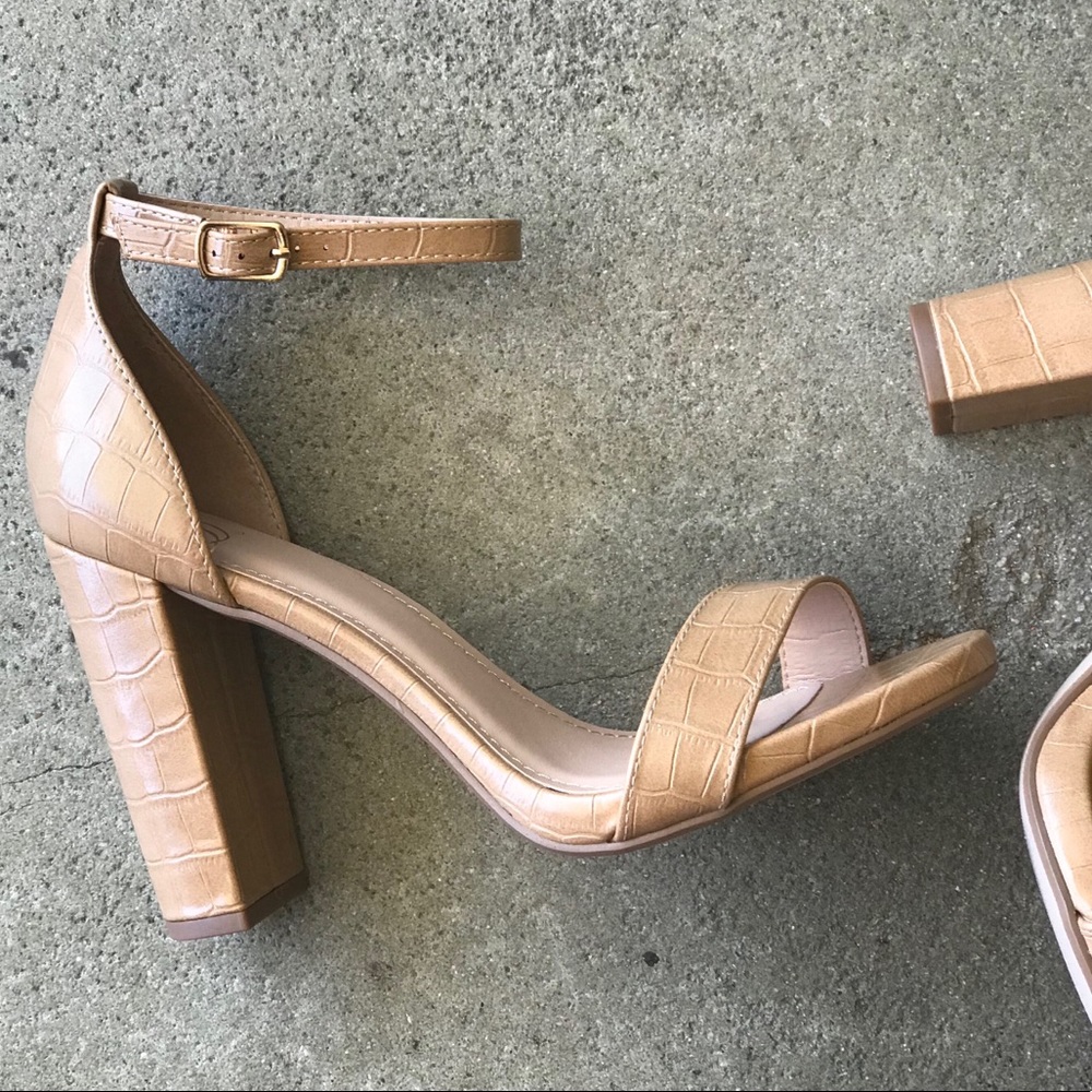 1 Left! Delicious CROC Ankle Strap Heel Sandal 10 - Picture 4 of 8